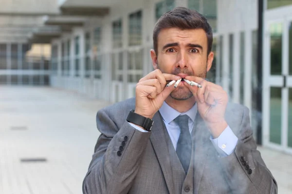 Portrait Gros Plan Beau Jeune Homme Affaires Fumant Nombreuses Cigarettes — Photo