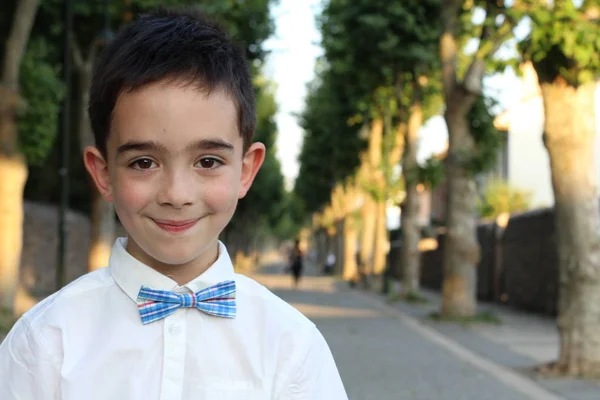 Retrato Cerrado Niño Con Estilo Camisa Blanca Corbata Aire Libre —  Fotos de Stock