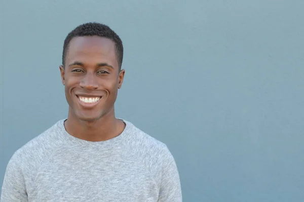 Nahaufnahme Porträt Eines Hübschen Jungen Afrikanisch Amerikanischen Mannes Vor Blauer — Stockfoto