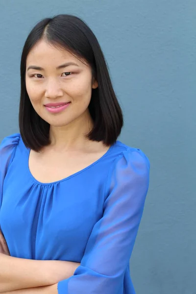 Mujer Asiática Sonriendo Riendo Fondo Del Estudio —  Fotos de Stock