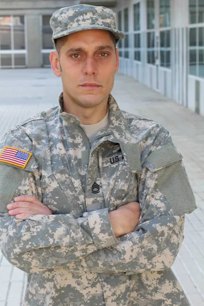 Närbild Porträtt Stilig Ung Soldat Uniform Gatan — Stockfoto