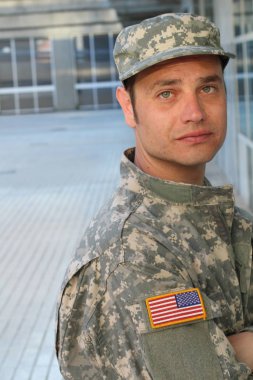 Derin Düşüncelere dalmış Asker