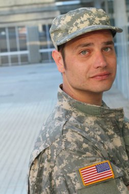 Derin Düşüncelere dalmış Asker