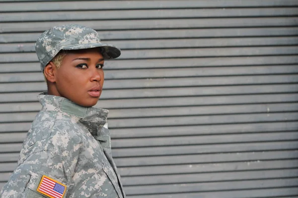 Africano Americano Mulher Soldado Livre Durante Dia — Fotografia de Stock