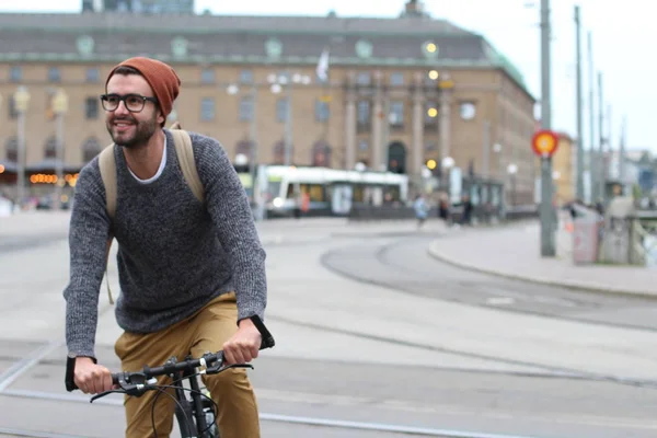 Stilvoller Mann Mit Fahrrad Der Stadt — Stockfoto