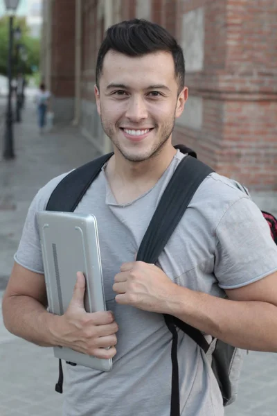 Close Retrato Belo Jovem Roupas Casuais Com Laptop Rua — Fotografia de Stock