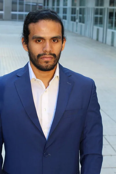 Close Portret Van Knappe Jonge Zakenman Blauw Jasje Straat — Stockfoto