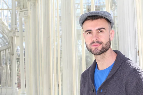 Close Retrato Belo Jovem Roupas Casuais Rua Cidade Europeia — Fotografia de Stock