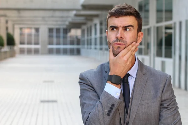 Homme Affaires Profondément Dans Les Pensées Près Avec Espace Copie — Photo