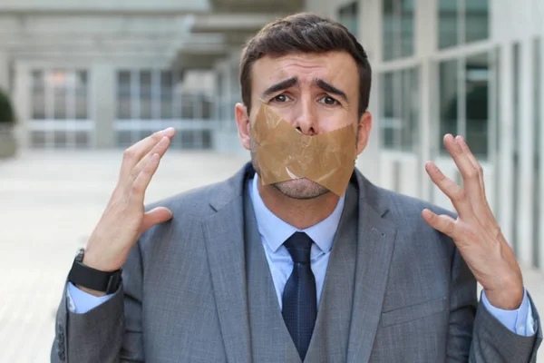 Närbild Porträtt Stressad Ung Affärsman Med Munnen Täckt Tejp Gatan — Stockfoto