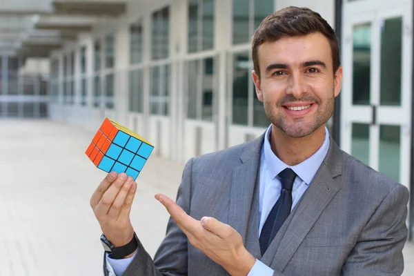 Primer Plano Retrato Guapo Joven Empresario Sosteniendo Rubics Cubo Calle — Foto de Stock