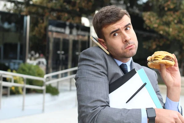 Close Retrato Belo Jovem Empresário Terno Falando Por Telefone Comer — Fotografia de Stock