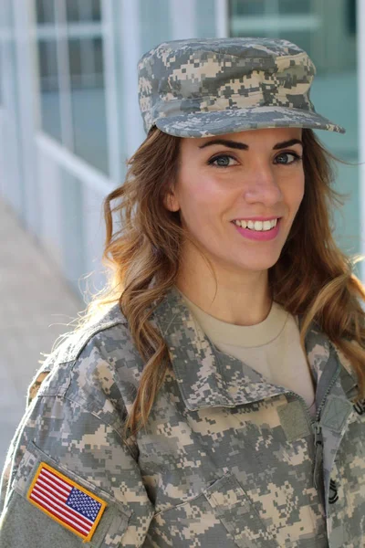 Militar Mujer Sonriendo Con Espacio Copia — Foto de Stock