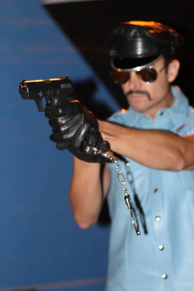 Portrait Extérieur Policier Avec Moustache Lunettes — Photo