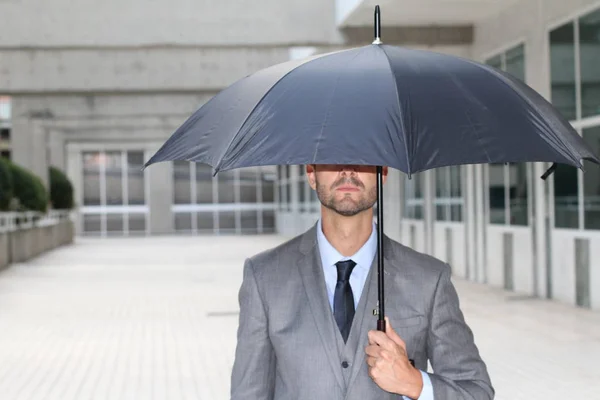 Empresário Escondido Sob Guarda Chuva Espaço Escritório — Fotografia de Stock