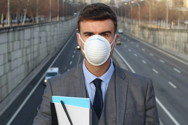 Empresario Usando Respirando Una Máscara —  Fotos de Stock