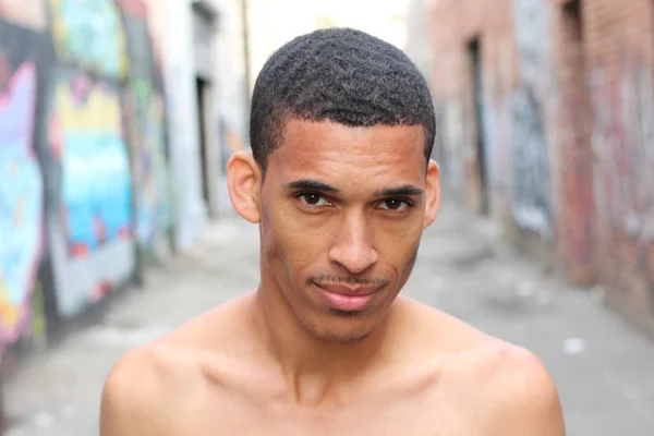 Primer Plano Retrato Guapo Joven Sin Camisa Hombre Afroamericano Calle — Foto de Stock