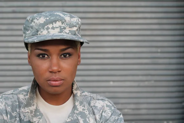 Africano Americano Mulher Soldado Livre Durante Dia — Fotografia de Stock