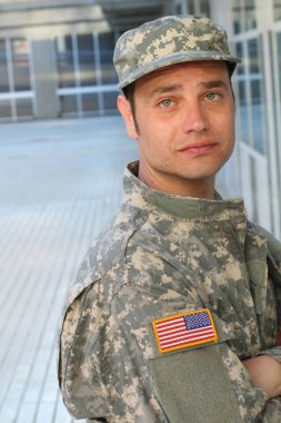 Derin Düşüncelere dalmış Asker