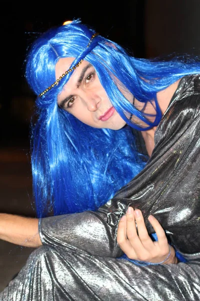 Primer Plano Retrato Joven Transexual Con Pelo Azul Calle —  Fotos de Stock