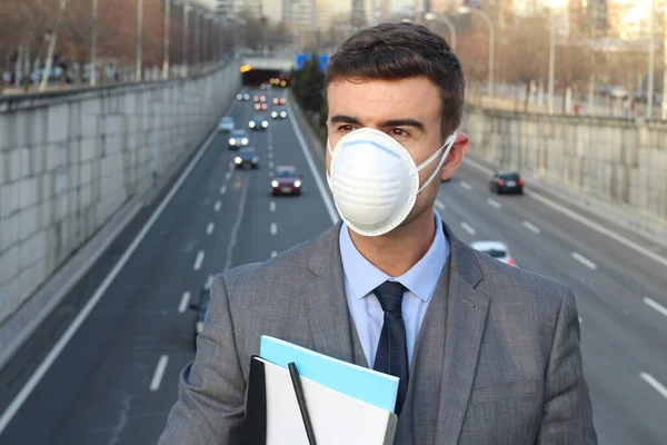 Empresario Usando Respirando Una Máscara —  Fotos de Stock