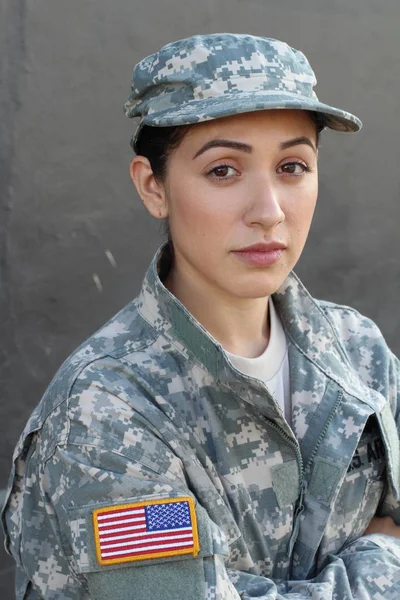Retrato Una Hermosa Joven Con Chaqueta Sombrero Estilo Militar Verde — Foto de Stock