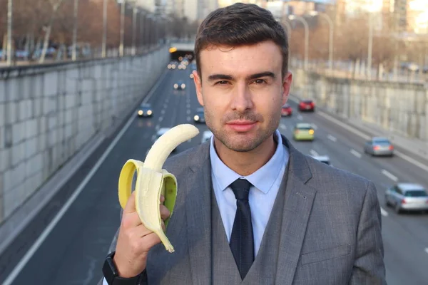 Empresário Sorridente Engraçado Segurando Uma Banana — Fotografia de Stock