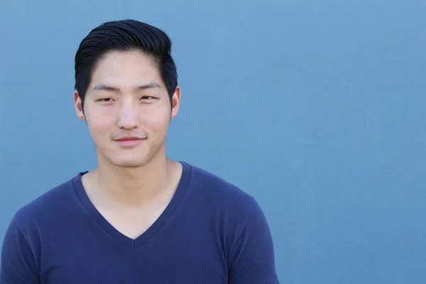Zblízka Portrét Pohledného Mladého Asijského Muže Modré Košili Před Modrou — Stock fotografie