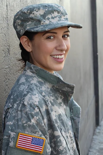 Porträt Eines Schönen Jungen Mädchens Mit Grüner Militärjacke Und Hut — Stockfoto