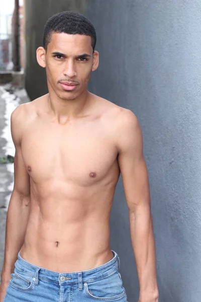 Close Retrato Bonito Jovem Sem Camisa Afro Americano Homem Rua — Fotografia de Stock