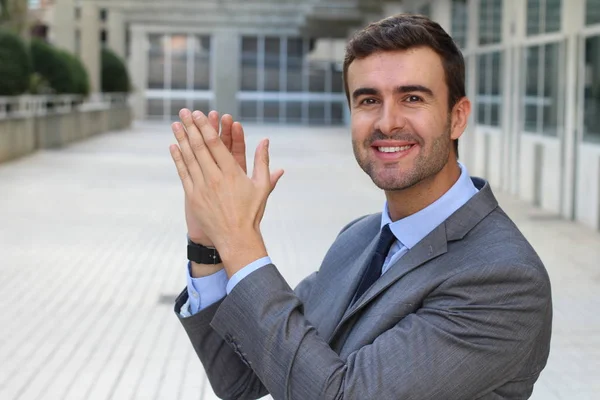 Close Retrato Belo Jovem Empresário Batendo Palmas Rua — Fotografia de Stock