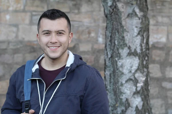 Bonito Étnico Livre Homem Sorrindo Closeup — Fotografia de Stock