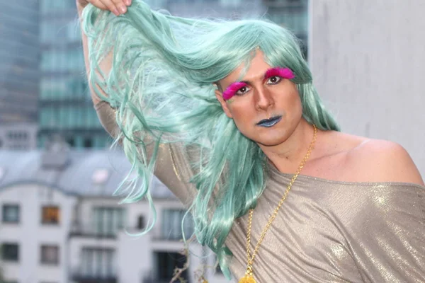 Transgender Frau Abend Auf Der Straße — Stockfoto