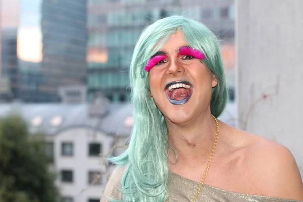 Portret Van Transgender Vrouw Straat Avonds — Stockfoto