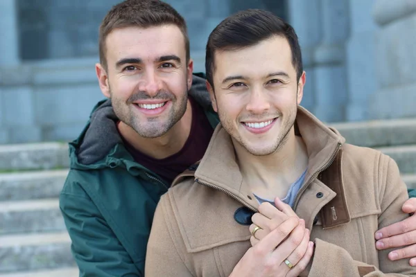 Homosexuelles Paar Freien Mit Kopierraum — Stockfoto
