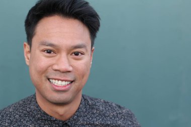 yakışıklı bir genç Asyalı adam portresi