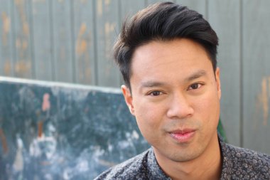 yakışıklı bir genç Asyalı adam portresi