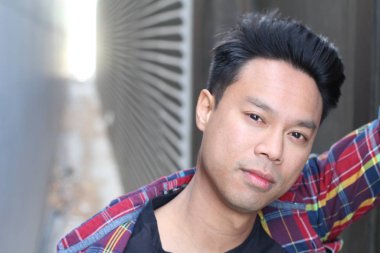 yakışıklı bir genç Asyalı adam portresi