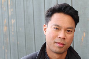 yakışıklı bir genç Asyalı adam portresi