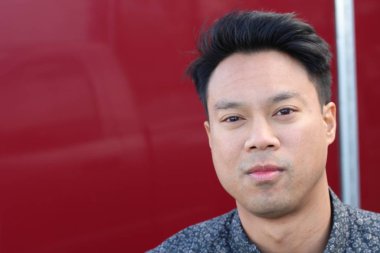 yakışıklı bir genç Asyalı adam portresi