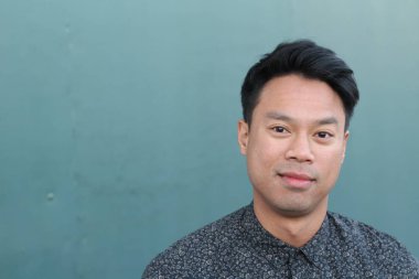 yakışıklı bir genç Asyalı adam portresi