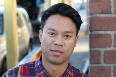 yakışıklı bir genç Asyalı adam portresi