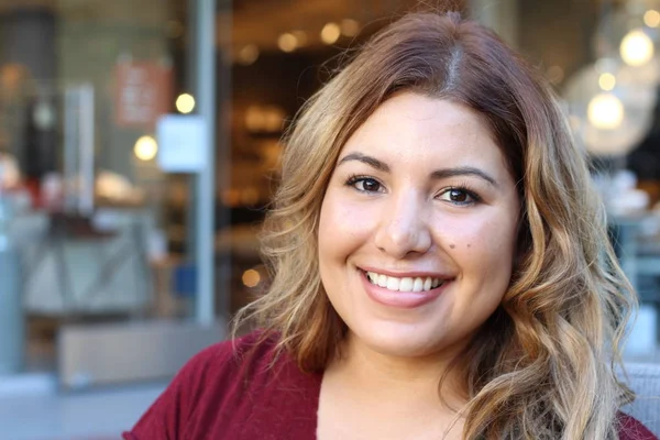 Portrait Young Hispanic Female Smiling — Stok fotoğraf