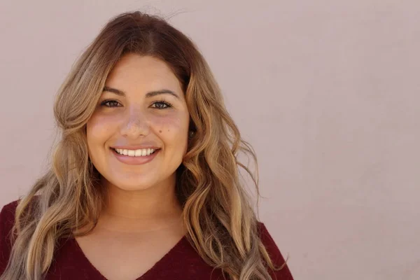 Portrait Young Hispanic Female Smiling — Stok fotoğraf