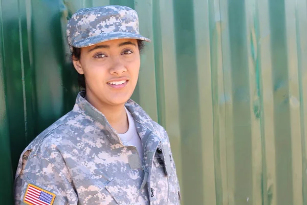 Feliz Ejército Étnico Saludable Soldado Femenino —  Fotos de Stock