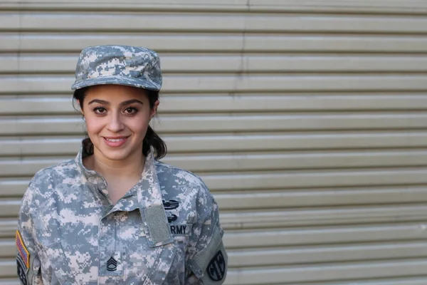 Retrato Una Hermosa Joven Con Uniforme Militar —  Fotos de Stock