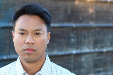 yakışıklı bir genç Asyalı adam portresi