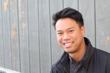 yakışıklı bir genç Asyalı adam portresi