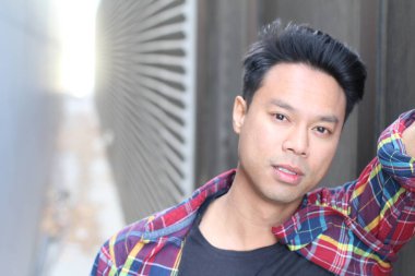 yakışıklı bir genç Asyalı adam portresi