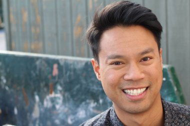 yakışıklı bir genç Asyalı adam portresi